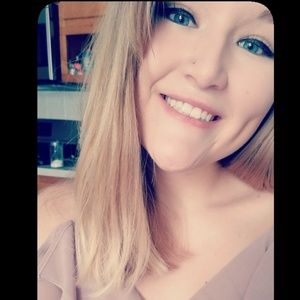 Meet your Posher, Becca